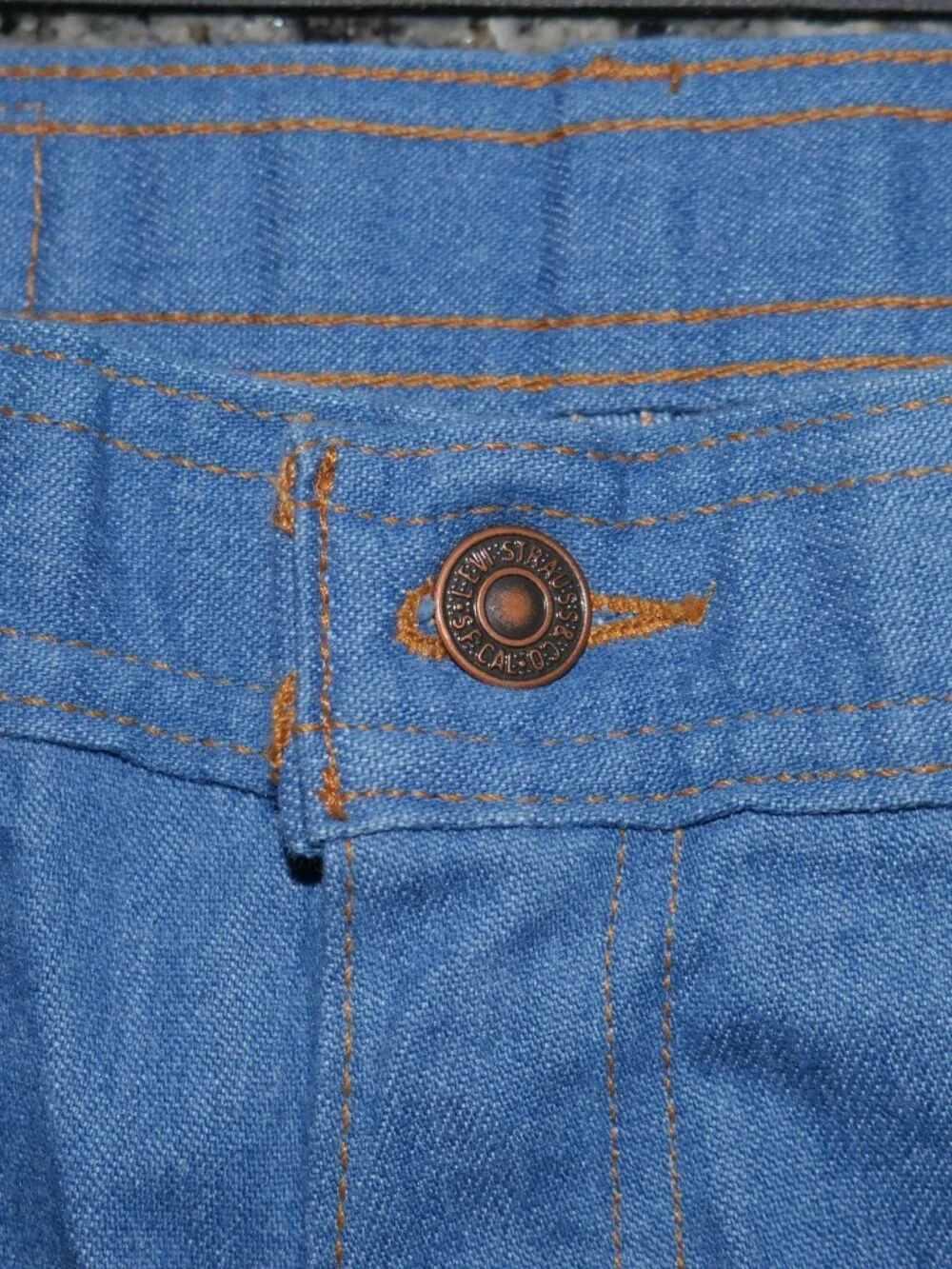 Vintage Levi's Action Jeans Men 33x29 Light Wash Blue Denim Made in USA Vtg 90s